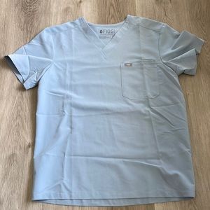 Mens Figs Leon Three-Pocket Scrub Top-Grey